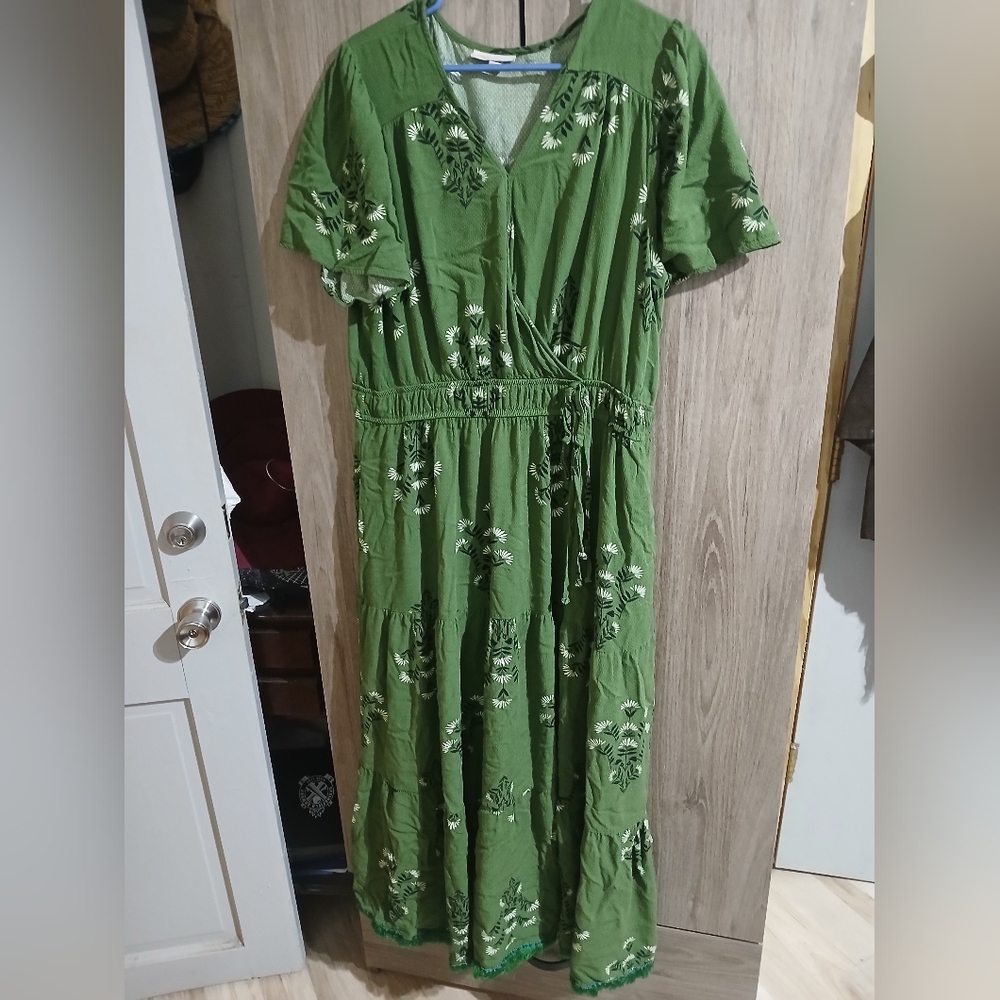 Knox Rose Olive Green Embroidered V-Neck Maxi Dress